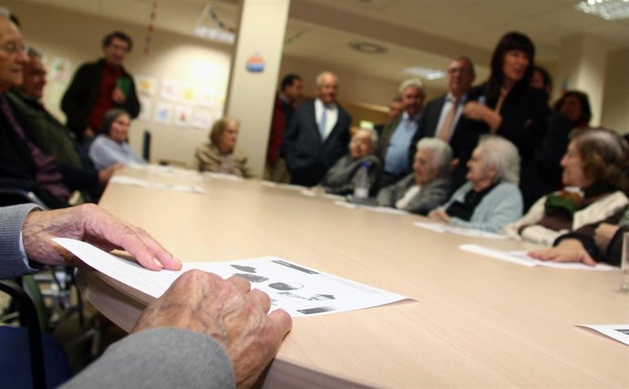 La Consejera De Igualdad Visita Una Residencia De Mayores De Andalucía