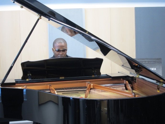 Alumno Del Berklee College Of Music En El Campus De Valencia