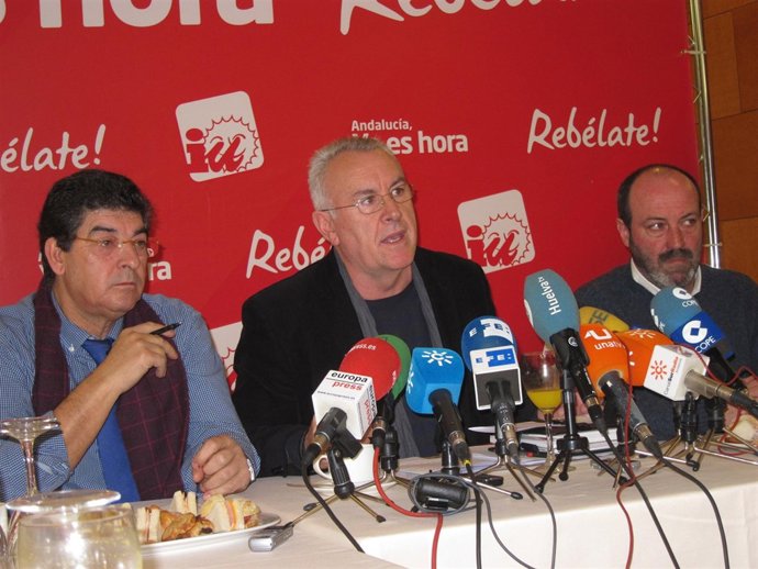 El Coordinador Federal De IU, Cayo Lara, En Una Rueda De Prensa En Huelva.