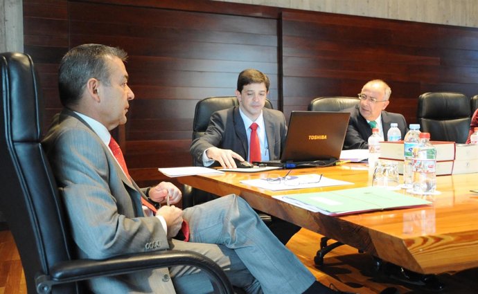 Rivero, González Ortiz Y Spínola En El Consejo De Gobierno