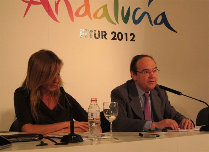 La Presidenta Del Consorcio De Turismo De Córdoba Y El Presidente De Cajasur