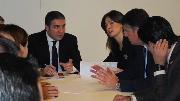 El Presidente De La Diputación De Málaga, En Fitur, En Un Acto De La Axarquía