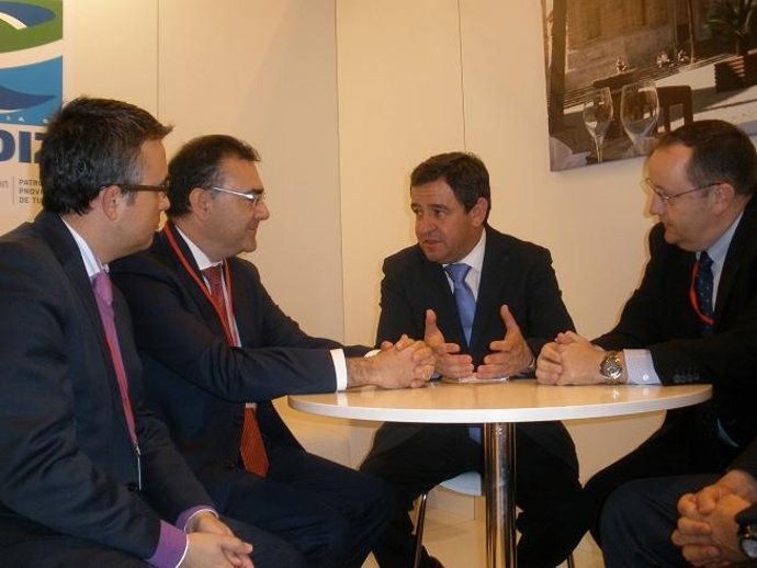 Reunión Con Aena Del Presidente De La Diputación De Cádiz En FITUR  