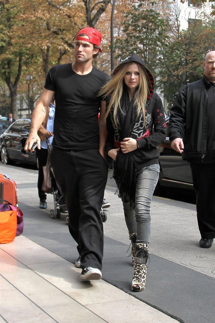 La Cantante Avril Lavigne Pasea De La Mano De Su Novio Brody Jenner