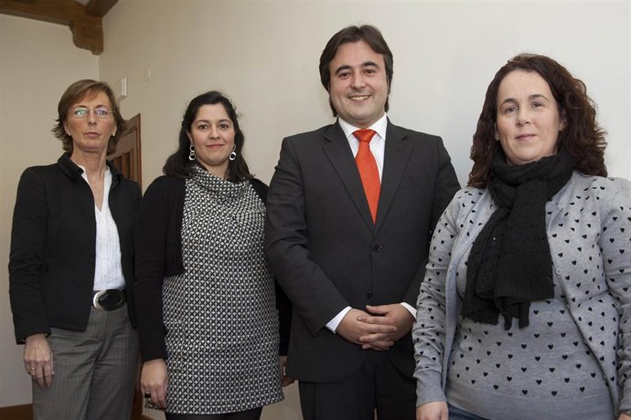 Movellán Con Representantes De La Caixa Y AFAC