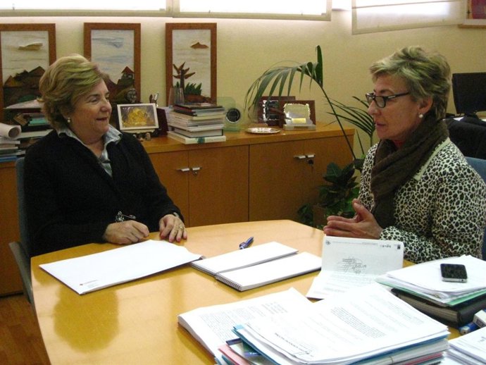 Mercedes Navarro Y María Del Carmen Pelegrín 