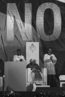 'No Projected Above De Pope', De S. Sierra Y J. V. Bismarck En ARCO