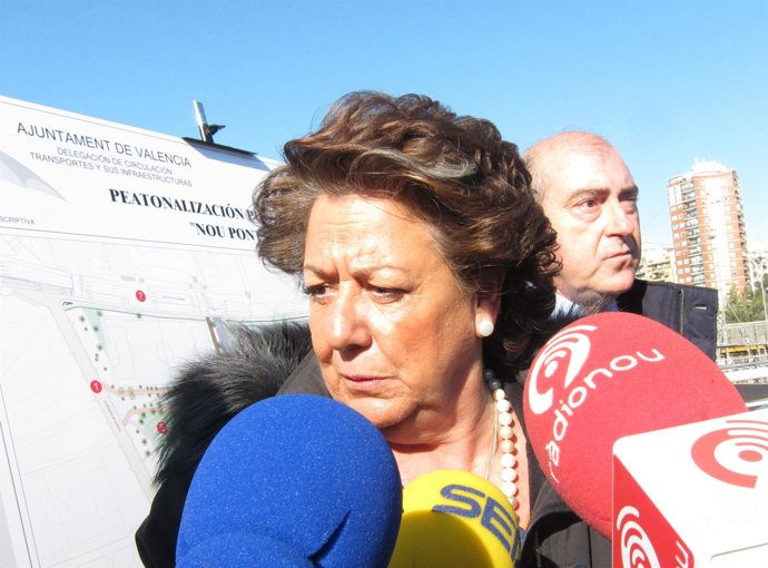 Barberá Atendiendo A Los Medios Tras Visitar Las Obras Del Pont De Fusta  