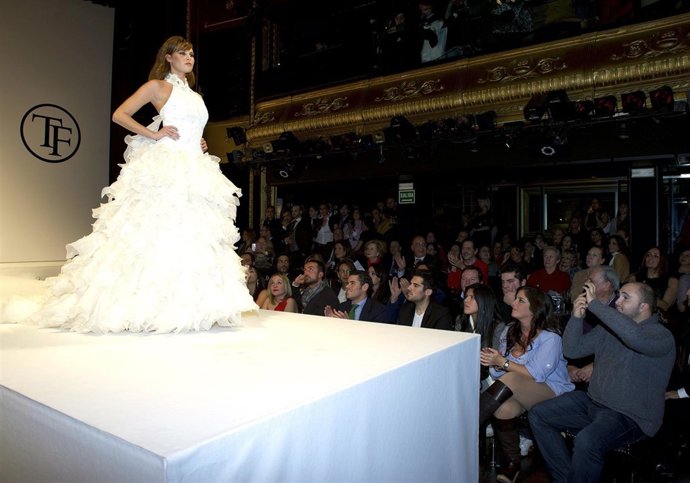 Jessica Bueno En El Desfile De Toni Fernández 