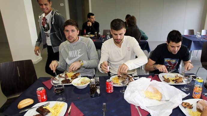 Fontàs, Piqué Y Villa En Un Almuerzo Blaugrana En La Nueva Masia