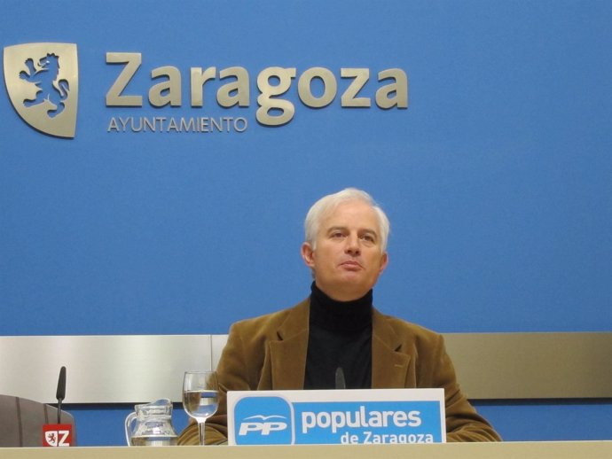 Eloy Suárez (PP) En La Sala De Prensa Del Ayuntamiento