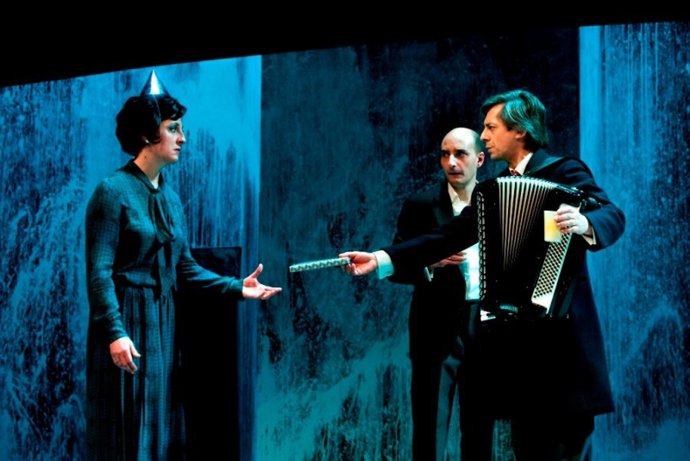 Teatro De La Abadía Presenta 'En La Luna' En El Teatro Central