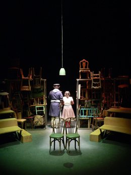 La Compañía La Tremens (Murcia) Ofrece Su Espectáculo 'Las Sillas'