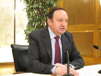 Sanz confirma que Arias Cañete "defenderá con firmeza los derechos de plantación de viñedo" en próxima reunión europea