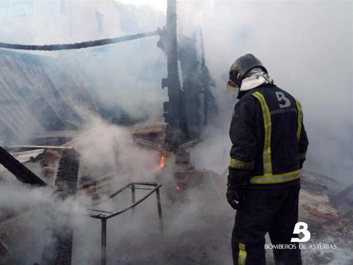 Incendio Urbano En Mieres