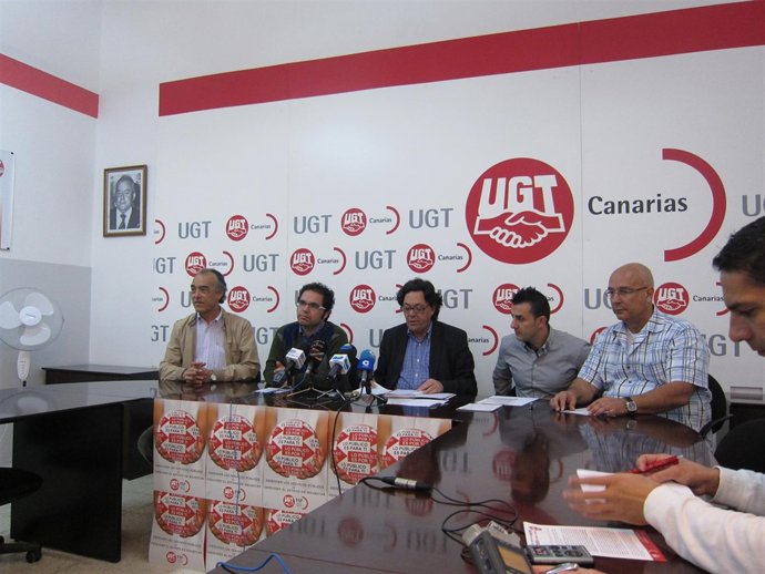 Secretario General De FSP UGT, Julio La Cuerda (Centro)