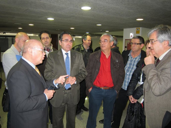 Amador López, Informa A Los Sindicatos De La Suspensión