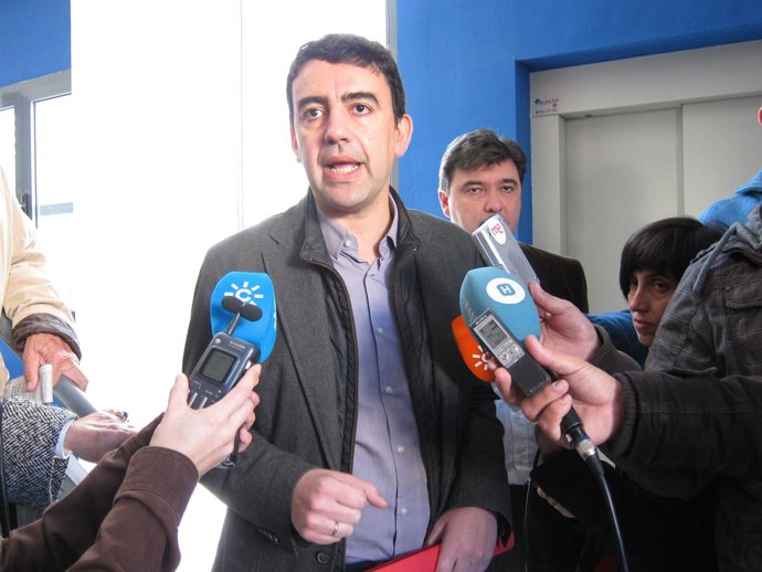 El Secretario General Del PSOE De Huelva, Mario Jiménez, Ante Los Medios.