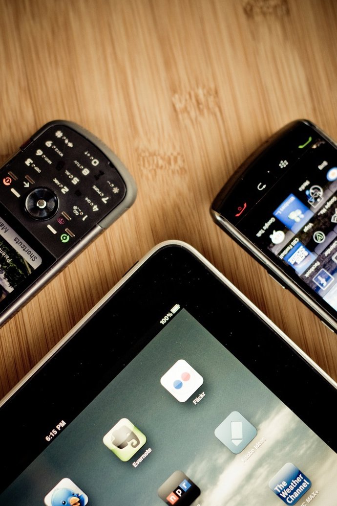Tablet Y Movil Por Seantoyer Flickr CC