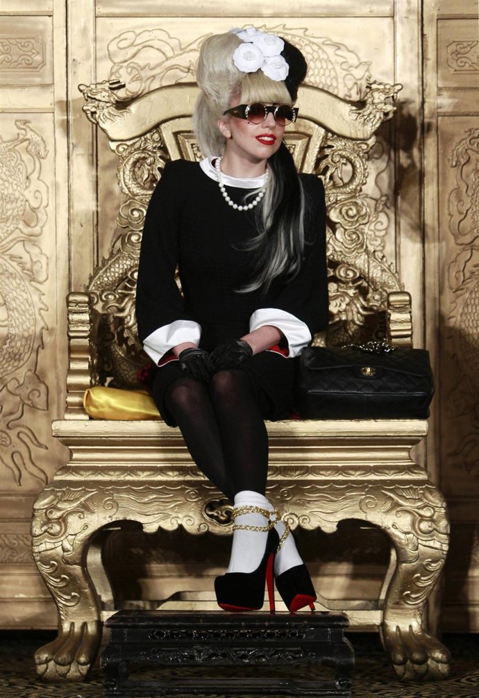 LADY GAGA