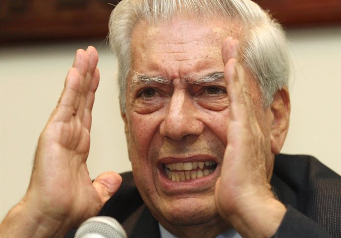El escritor peruano y premio Nobel de Literatura Mario Vargas Llosa.