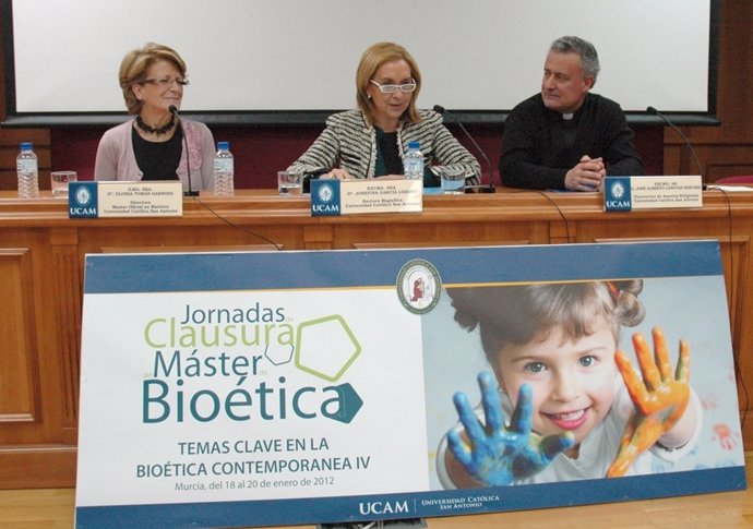 Gloria Tomás, Josefina García Lozano Y José Alberto Castillo