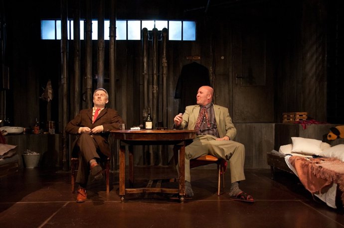 Réplika Teatro En 'Los Emigrados'