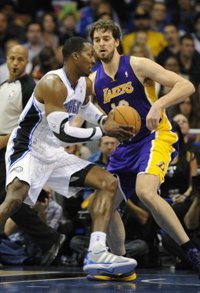 Baloncesto/NBA.- Los Magic de Howard se deshacen de unos Lakers de capa caída