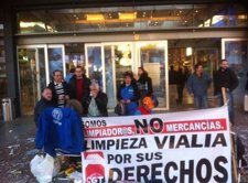 Trabajadores Protestan En La Puerta De La Estación Málaga-María Zambrano