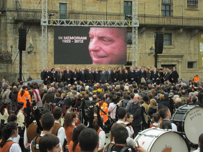Funeral De Fraga Con La Cúpula Del PP Situada En La Praza Do Obradoiro 