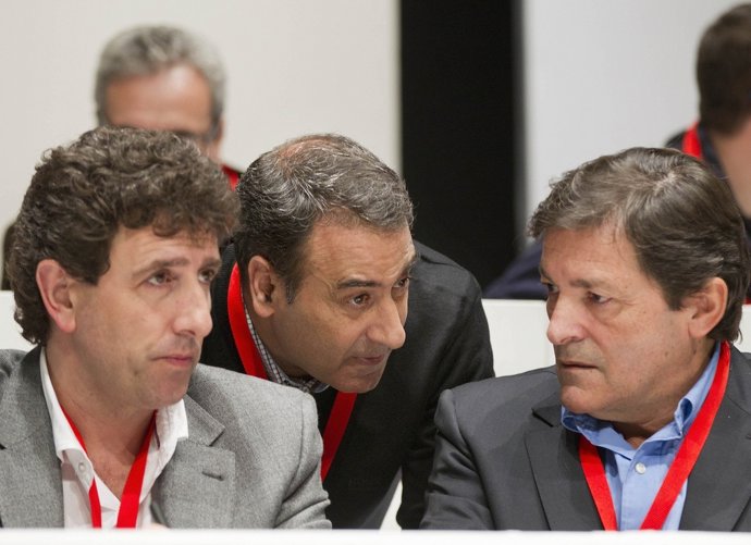 Javier Fernández, A La Derecha