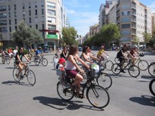 Ciclistas En Una Protesta Por La Eliminación Del Carril Bici