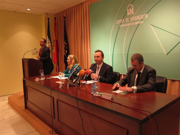 El Consejero De Empleo, Manuel Recio, En La Presentación Del Fondo Para Autónomo