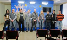  Julio López Junto A Los Participantes Del Programa De Radio Universidad 