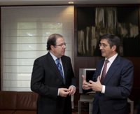 López recuerda que la postura del Gobierno vasco es la de su Parlamento, que apoyó el cierre de la central