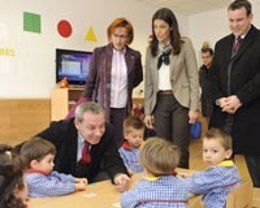 El Consejero De Educación Inaugura Una Escuela Infantil 'El Almendro'