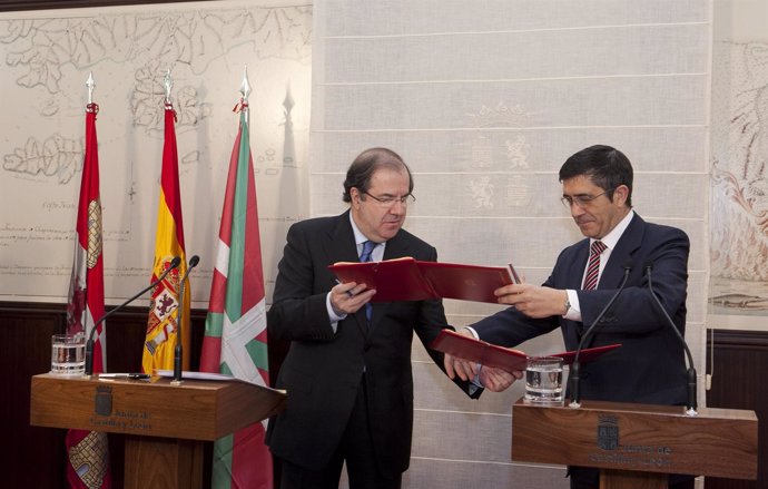 Herrera Y López Firman Un Convenio De Colaboración Entre Ambas Comunidades.