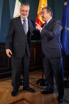 El Alcalde De Sevilla , Juan Ignacio Zoido, Junto Al Presidente De La Junta