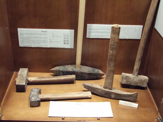 Material De Cantería En El Museo De Valseca (Segovia). 
