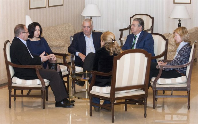 REUNION DE ARENAS, ZOIDO Y SUS RESPECTIVAS ESPOSAS CON LOS PADRES DE MARTA