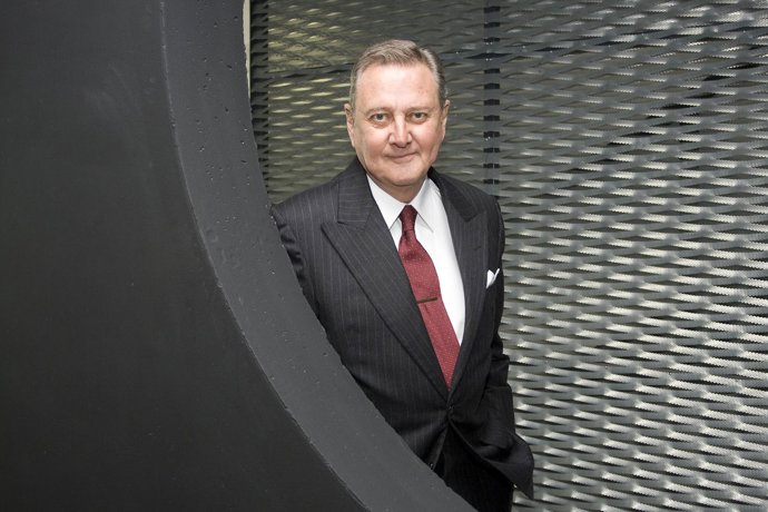 El Actor Carlos Larrañaga En Plató