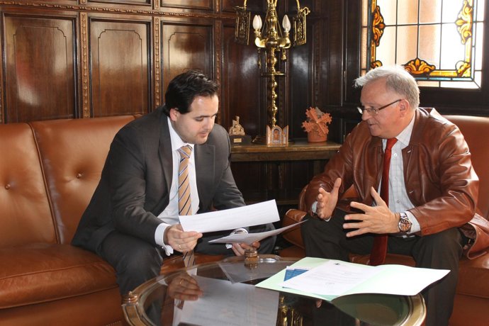 El Presidente De La Diputación Con El Director General