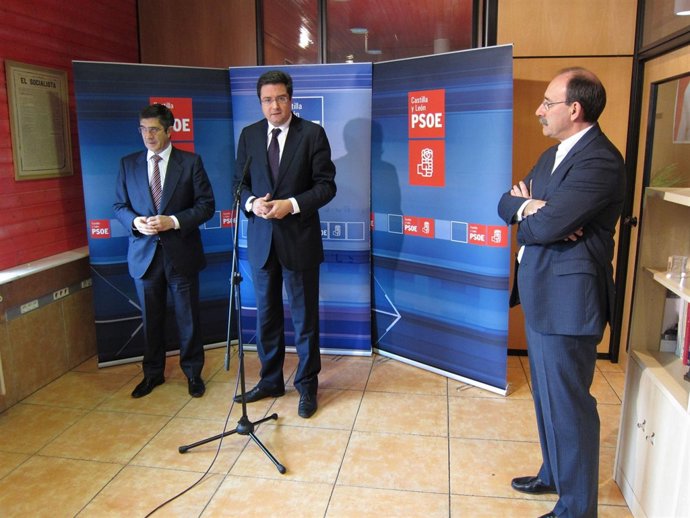 Óscar López, Flanqueado Por Patxi López Y Mario Bedera