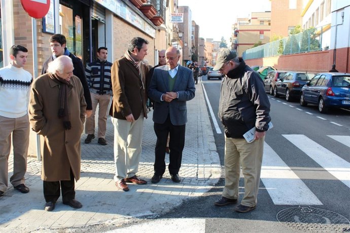 El Portavoz Del PSOE En El Ayuntamiento, Juan Espadas, En La Calle Evangelista