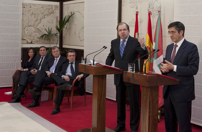 Herrera Y López Tras La Firma De Un Convenio De Colaboración