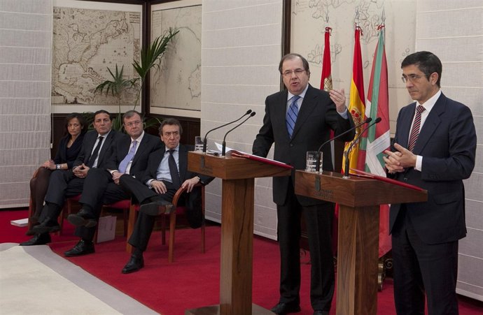 Herrera Y López Tras La Firma De Un Convenio De Colaboración