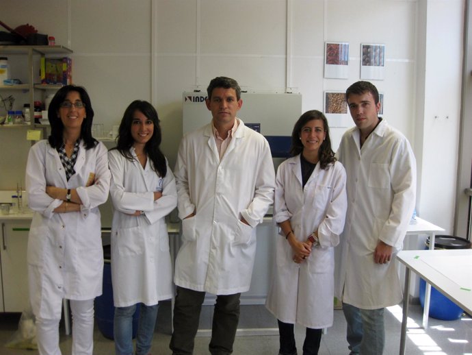 Jesús Jiménez, En El Centro, Con Su Equipo De Ingredientis Biotech