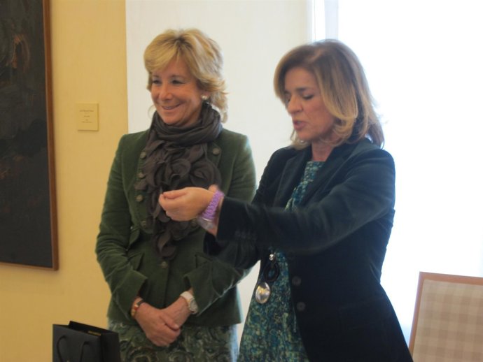 Aguirre Y Botella Con El Reloj