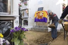 Iniciada La Exhumación De Las '17 Rosas' De Guillena