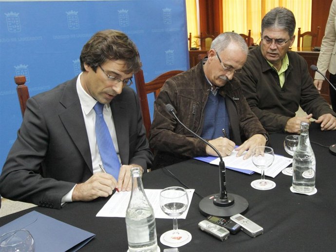 Presidente Del Cabildo De Lanzarote, Pedro San Ginés (1º Por La Izq.)
